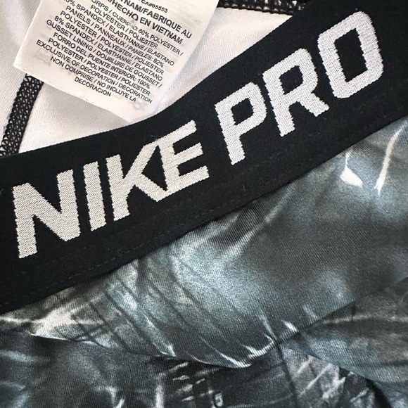 Nike Pro Black and Gray Patterned Leggings Girls Large - Picture 4 of 7
